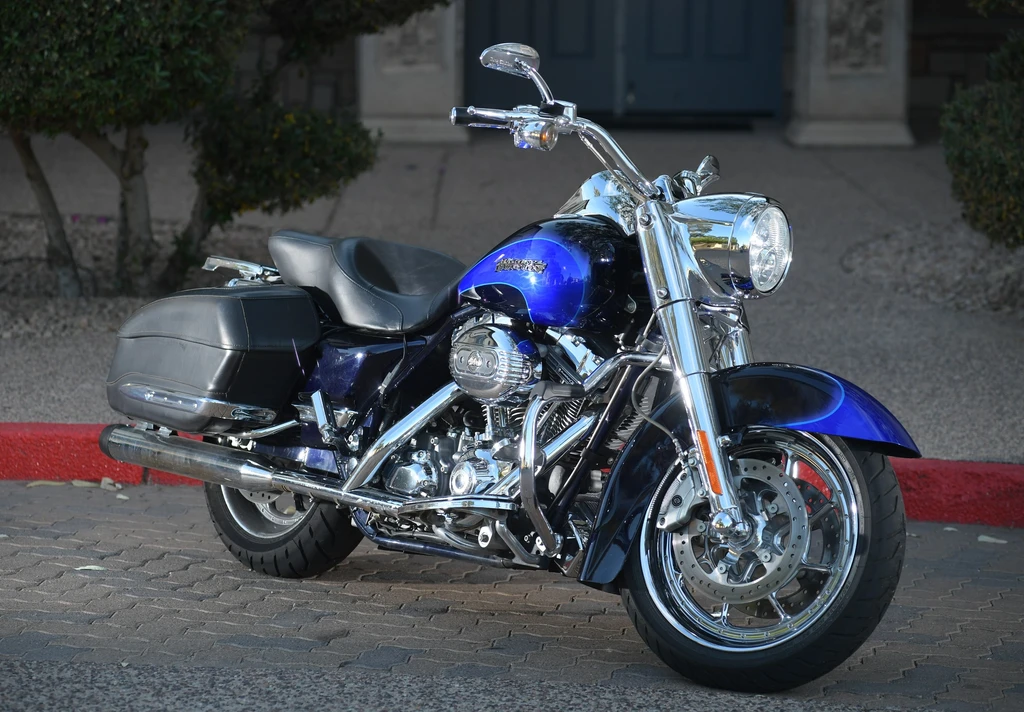 Harley Davidson FLHR-SE4 Screamin Eagle Road King CVO (2008)