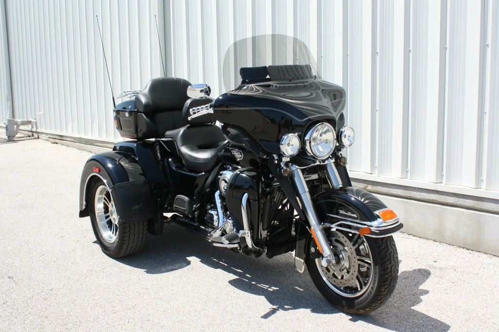 Harley Davidson FLHTCUTG Tri Glide Ultra Classic (2009)