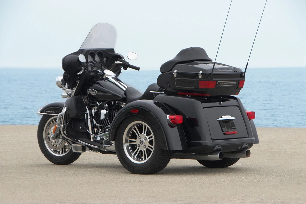 Harley Davidson FLHTCUTG Tri Glide Ultra Classic (2009)