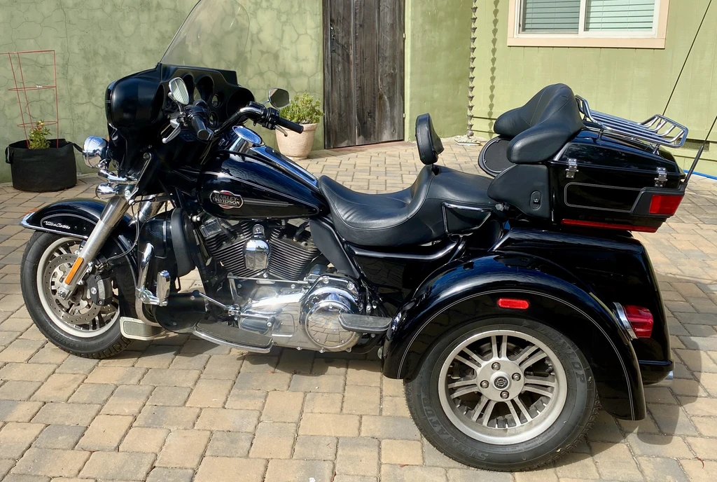 Harley Davidson FLHTCUTG Tri Glide Ultra Classic (2009)