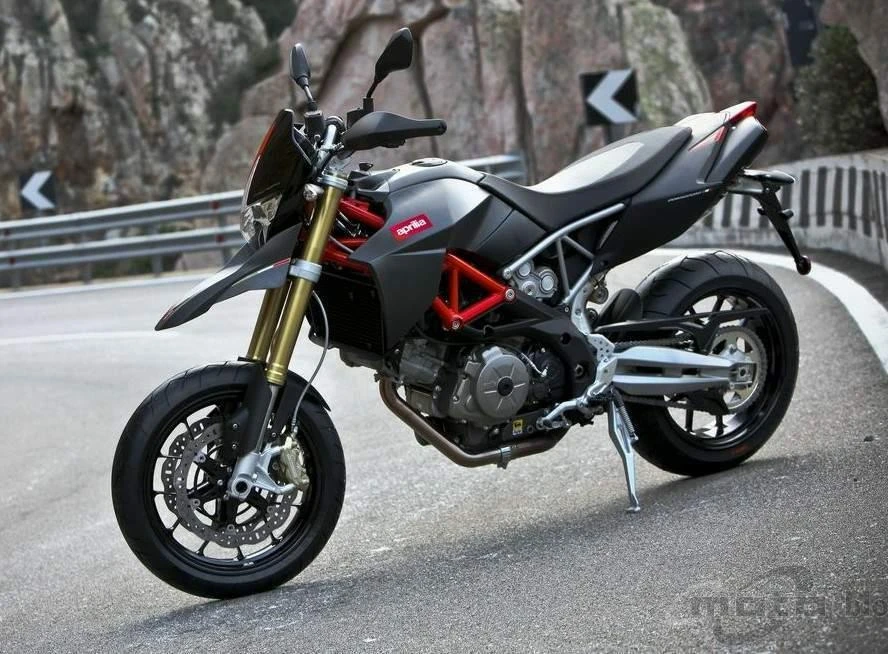 Aprilia SMV 750 Dorsoduro Factory (2010)