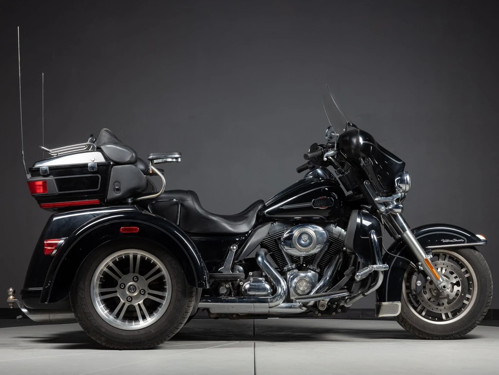 Harley Davidson FLHTCUTG Tri Glide Ultra Classic (2010)