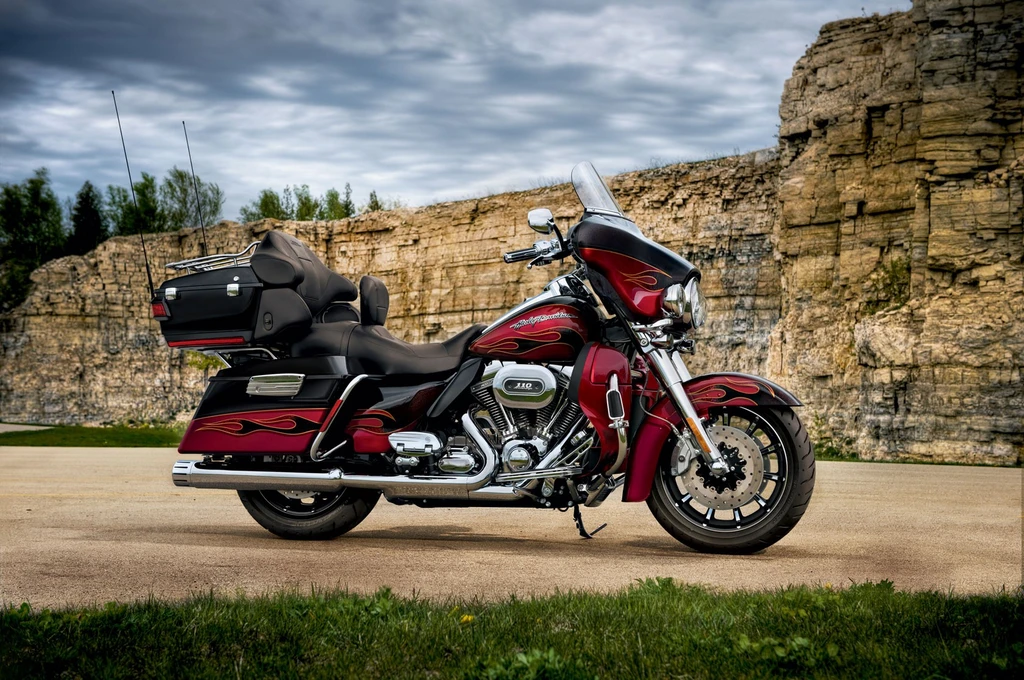 Harley Davidson FLHTCU SE5 Electric Glide Ultra Classic CVO (2010)