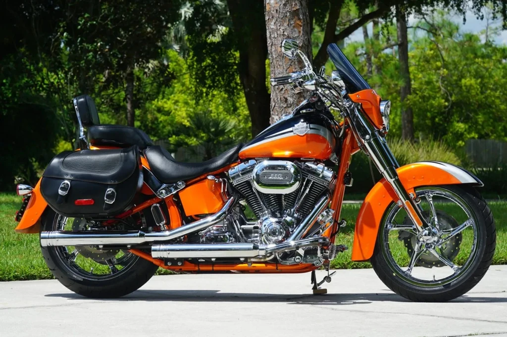 Harley Davidson FLSTSE Softail Convertible CVO (2010)