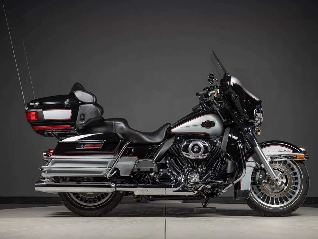 Harley Davidson FLHTCU Electra Glide Ultra Classic (2010)