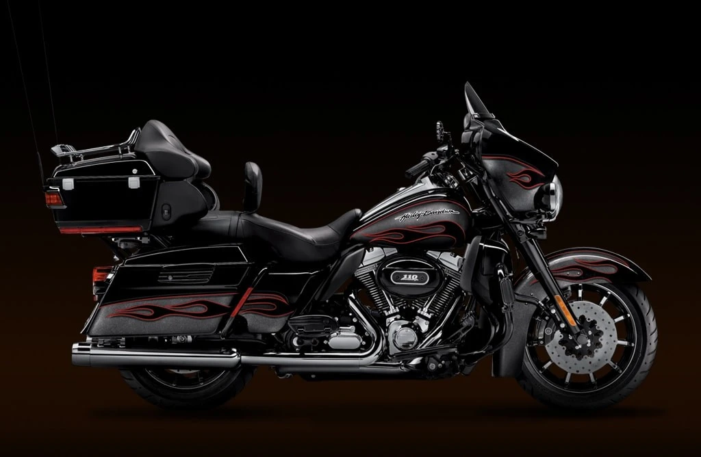 Harley Davidson FLHTCU SE5 Electric Glide Ultra Classic CVO Dark Limited Edition (2010)