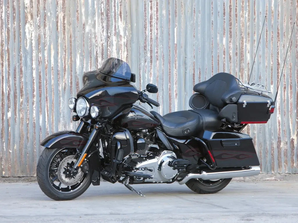 Harley Davidson FLHTCU SE5 Electric Glide Ultra Classic CVO Dark Limited Edition (2010)