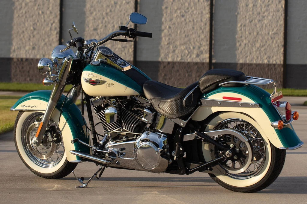 Harley Davidson FLSTN Softail Deluxe (2009 - 2010)