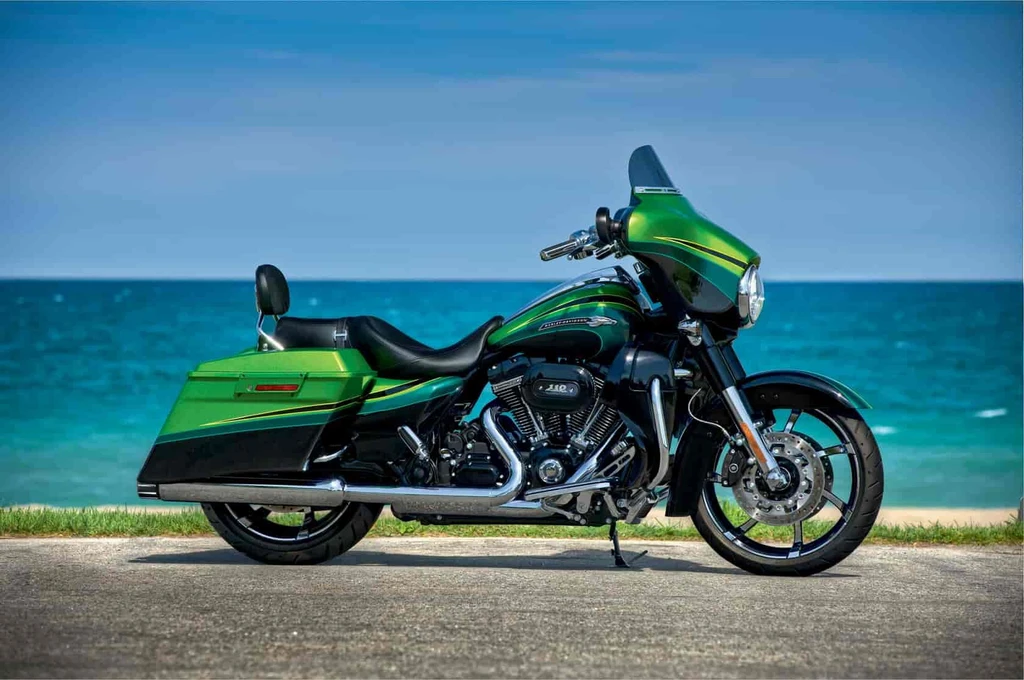 Harley Davidson FLHX SE Street Glide CVO (2011)