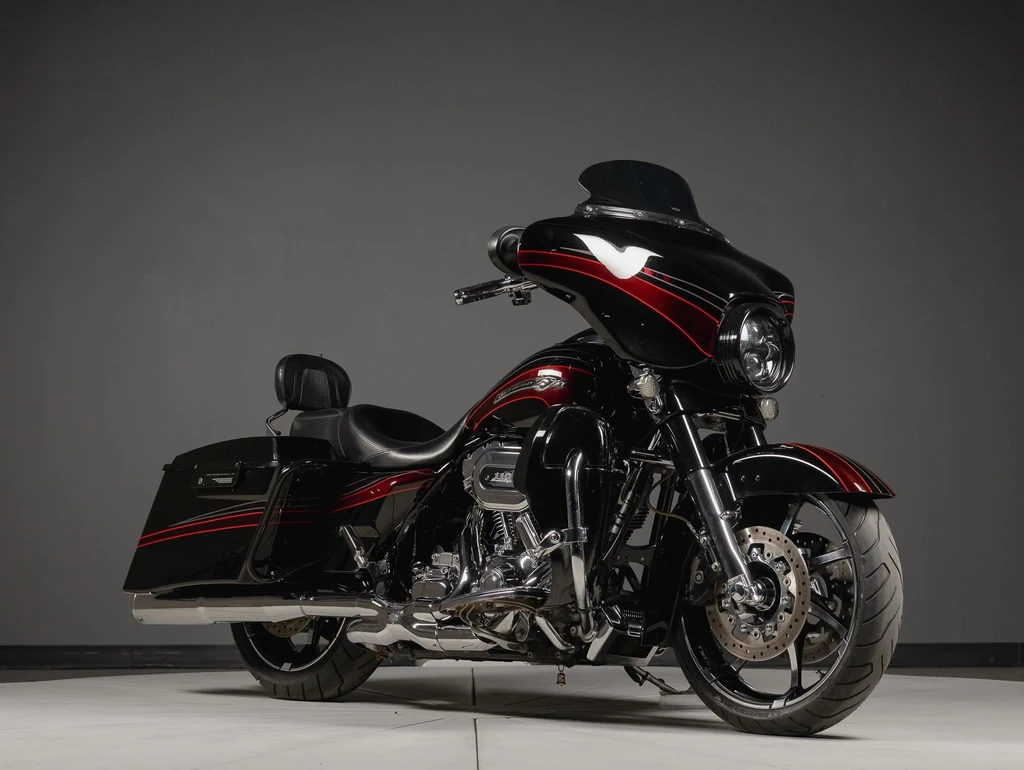 Harley Davidson FLHX SE Street Glide CVO (2011)
