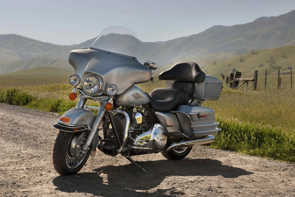 Harley Davidson FLHTC Electra Glide Classic (2011)