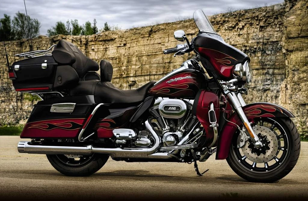 Harley Davidson FLHTCU SE6 Electric Glide Ultra Classic CVO (2011)