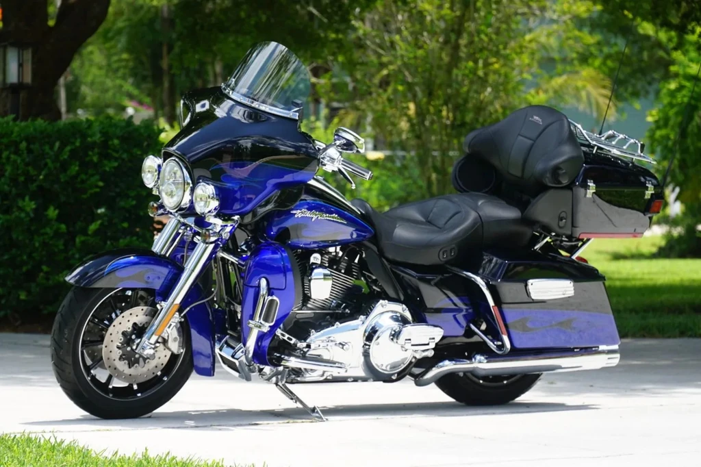 Harley Davidson FLHTCU SE6 Electric Glide Ultra Classic CVO (2011)