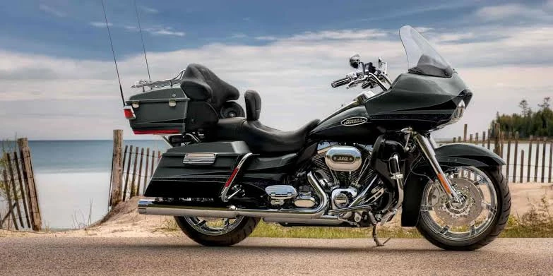 Harley Davidson FLTRU SE Road Glide Ultra CVO (2011)