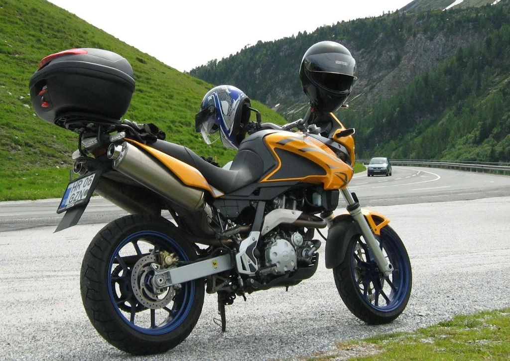 Aprilia Pegaso 650ie (2012)