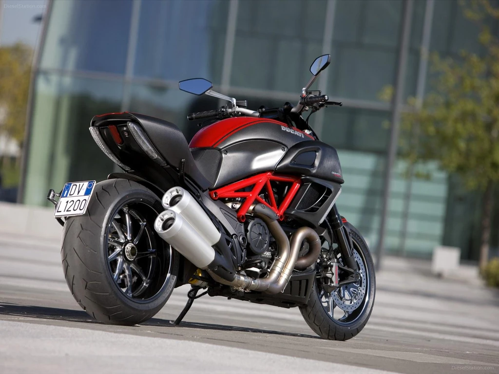 Ducati Diavel (2012)