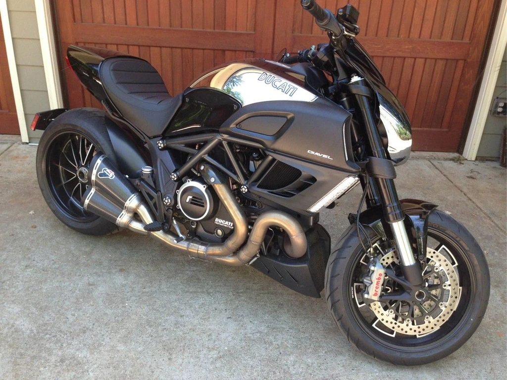 Ducati Diavel Cromo Special Edition (2012)