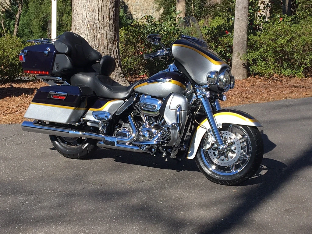 Harley Davidson FLHTCU SE7 Electric Glide Ultra Classic CVO (2012)