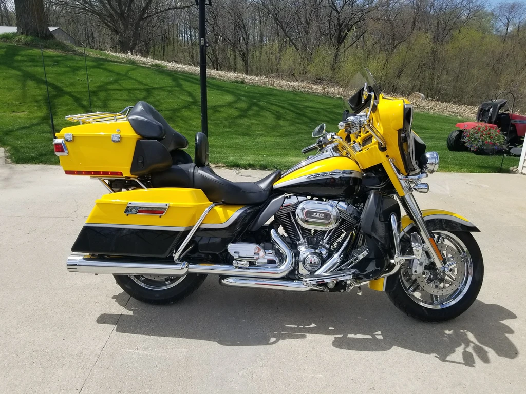 Harley Davidson FLHTCU SE7 Electric Glide Ultra Classic CVO (2012)