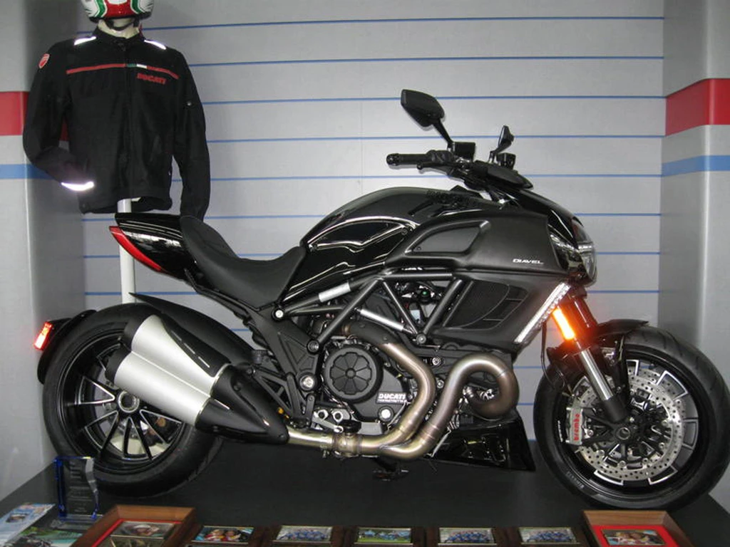 Ducati Diavel Dark (2013)