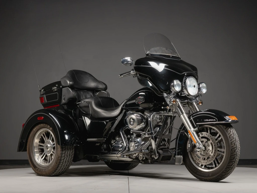 Harley Davidson FLHTCUTG Tri Glide Ultra Classic (2013)