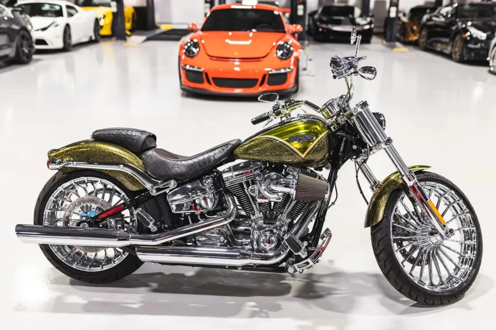 Harley Davidson FXSB-SE Softail Breakout CVO (2013)
