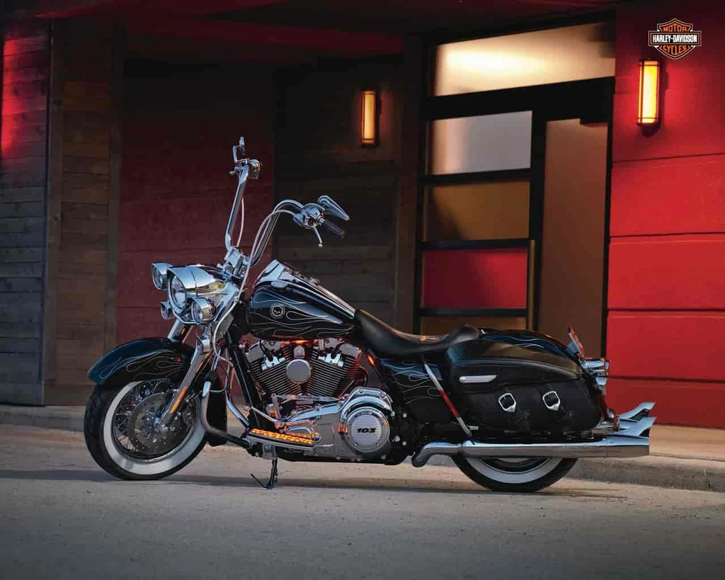 Harley Davidson FLHRC Road King Classic (2012 - 2013)