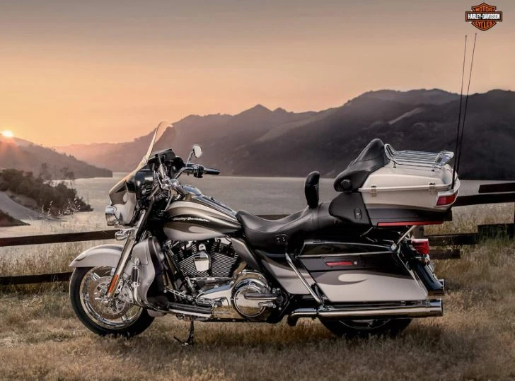 Harley Davidson FLHTCU-SE8 Electric Glide Ultra Classic CVO (2013)
