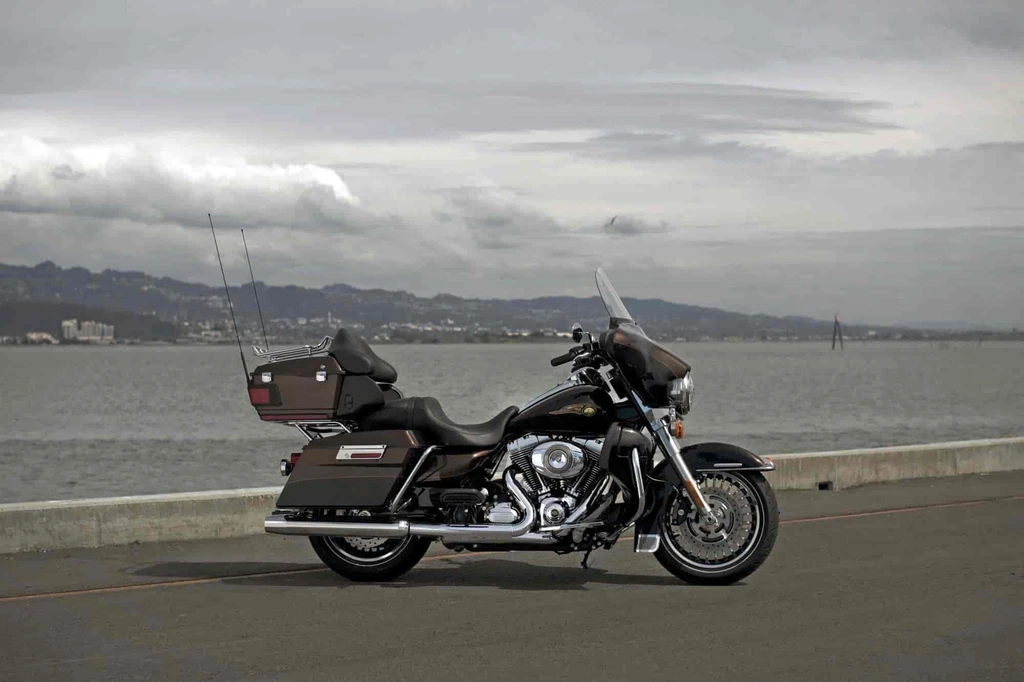 Harley Davidson FLHTK Electra Glide Ultra Limited110th Anniversary (2013)