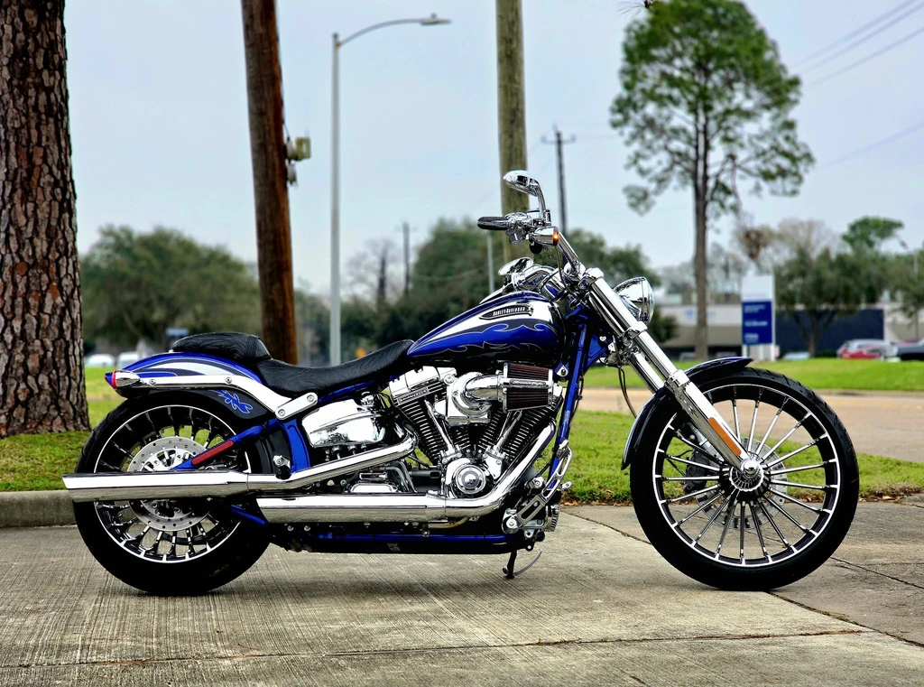 Harley Davidson FXSB-SE Breakout CVO (2014)