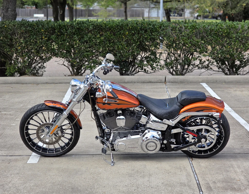 Harley Davidson FXSB-SE Breakout CVO (2014)
