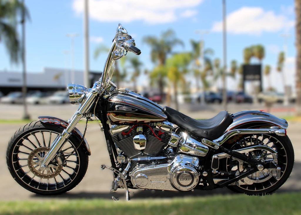 Harley Davidson FXSB-SE Breakout CVO (2014)