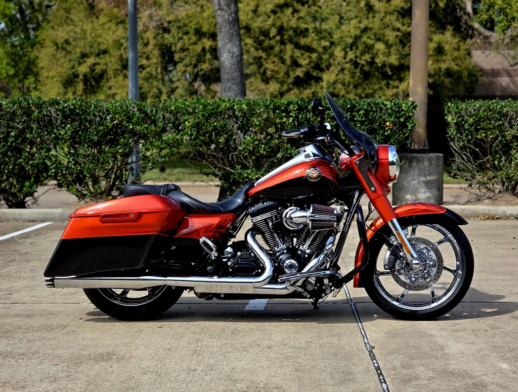 Harley Davidson FLHR-SE5 Road King CVO (2014)