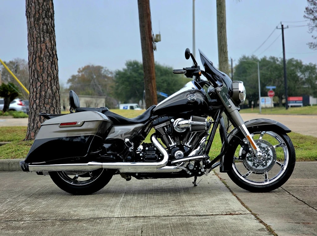 Harley Davidson FLHR-SE5 Road King CVO (2014)