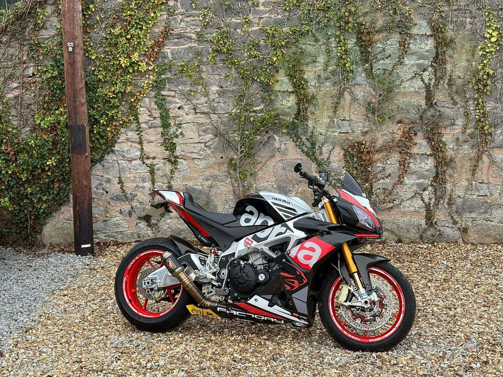 Aprilia Tuono 1100 Factory. (2015 - 2016)