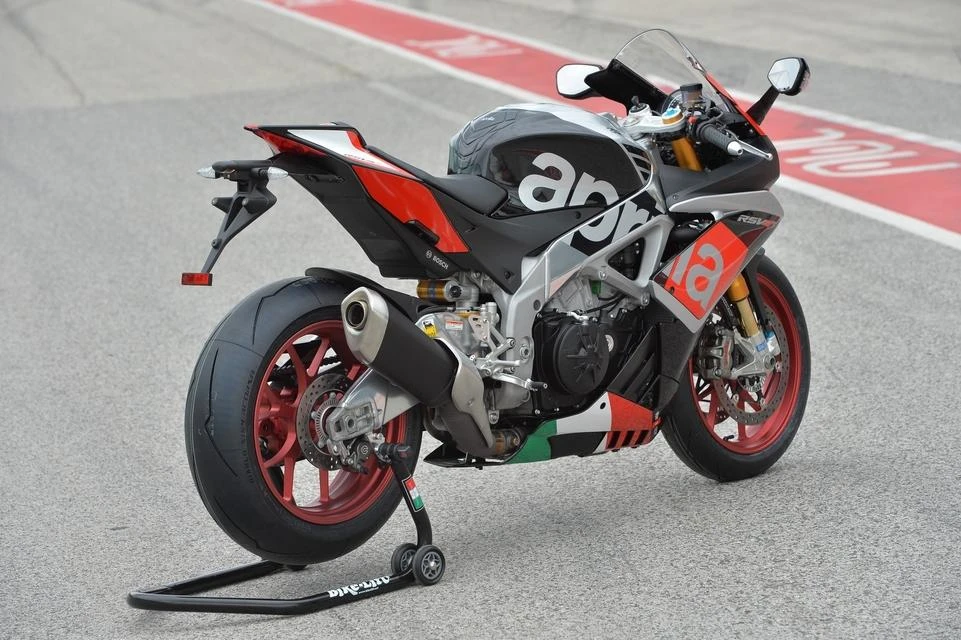 Aprilia RSV-4RF (2015)