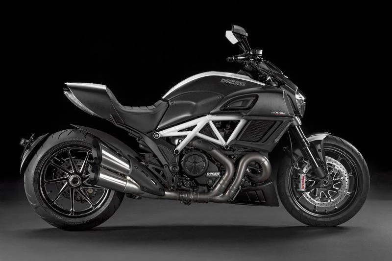 Ducati Diavel Carbon (2015)