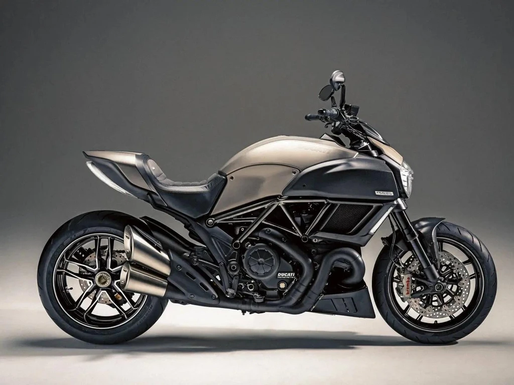 Ducati Diavel Titanium (2015)