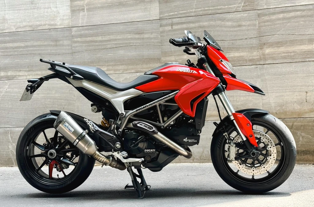 Ducati Hyperstrada 820 (2015)