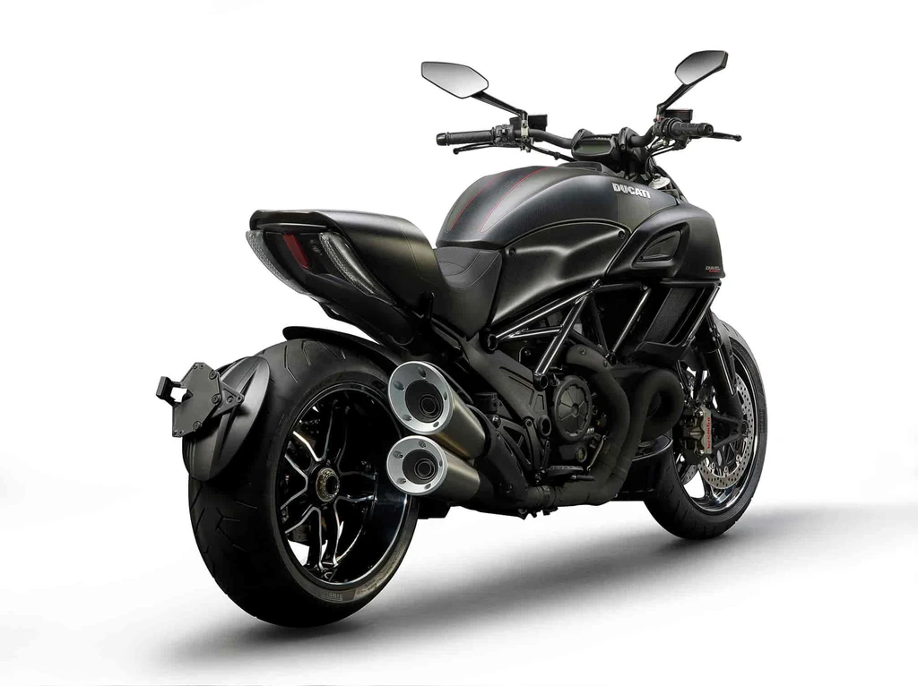 Ducati Diavel Carbon (2016)