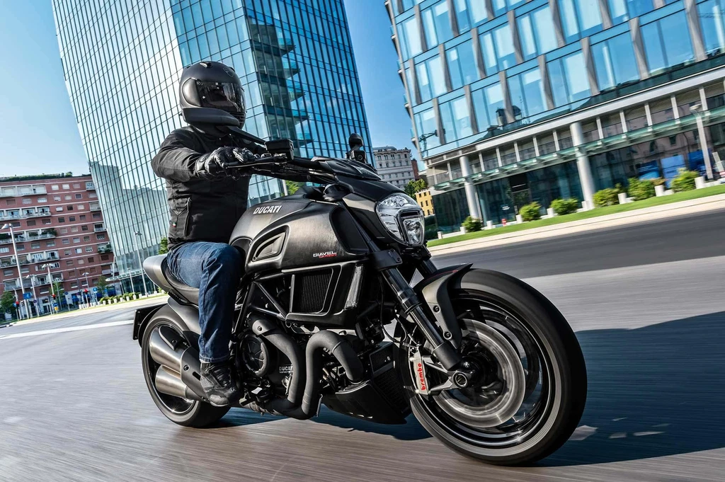 Ducati Diavel Carbon (2017 - 2018)