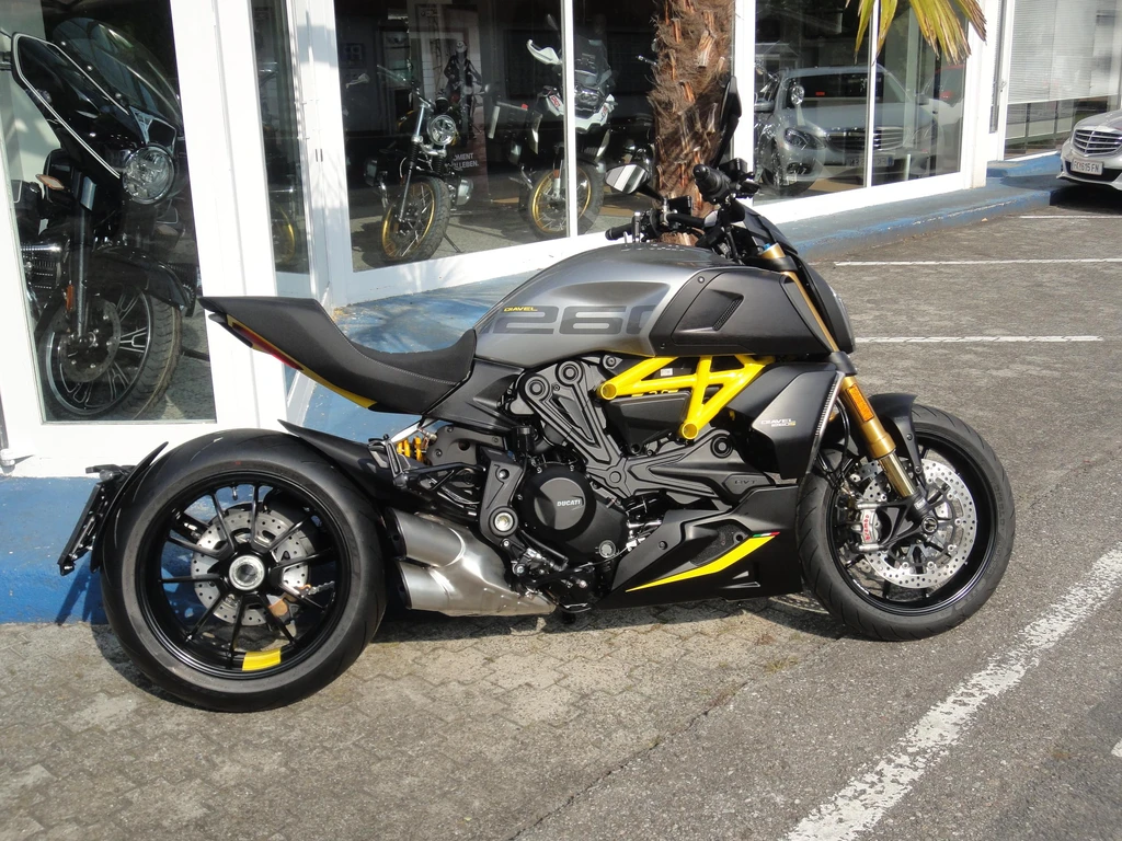 Ducati Diavel 1260 S Black and Steel (2021)
