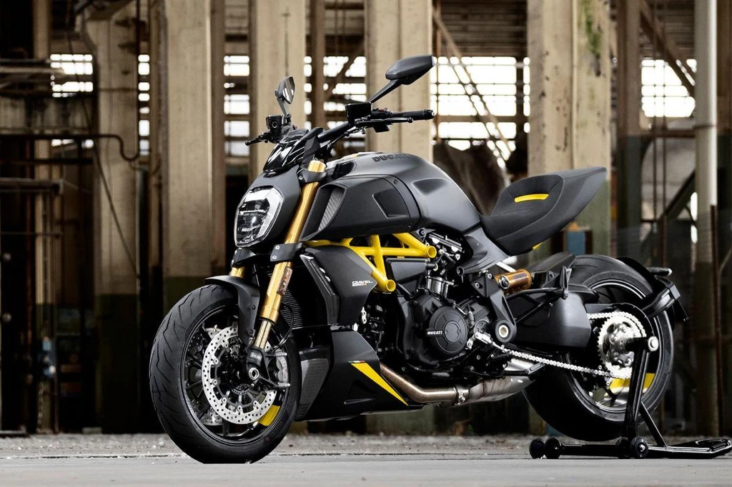 Ducati Diavel 1260 S Black and Steel (2021)