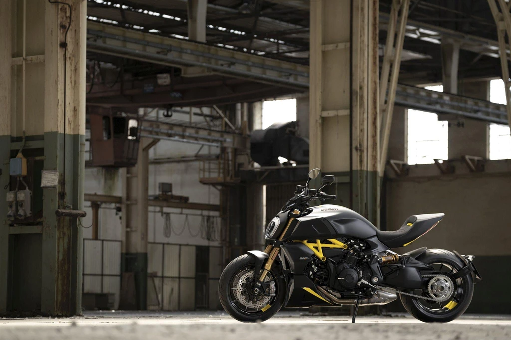 Ducati Diavel 1260 S Black and Steel (2021)