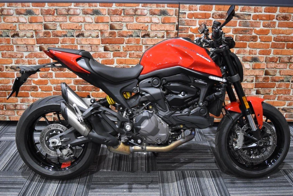 Ducati Monster & Monster Plus (2021)