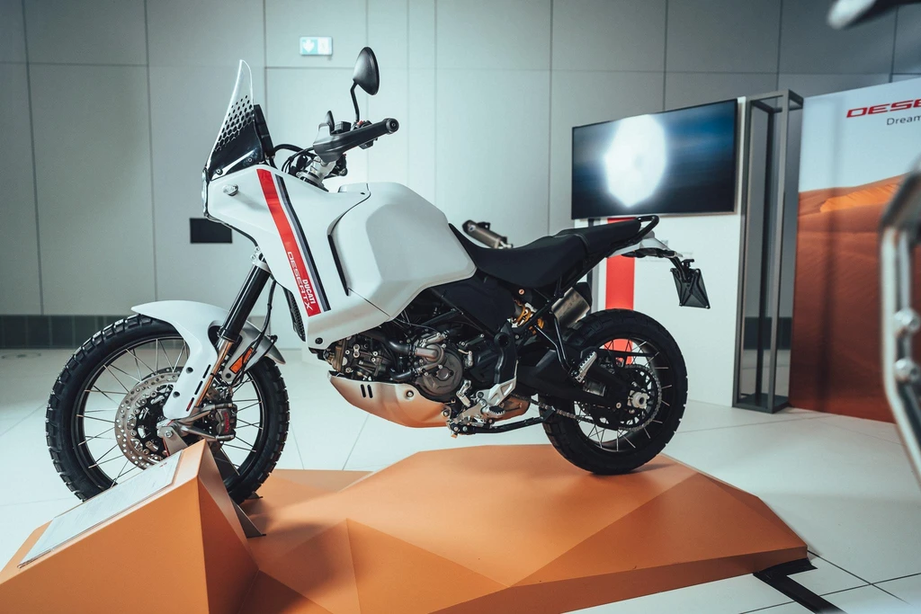 Ducati DesertX (2022)