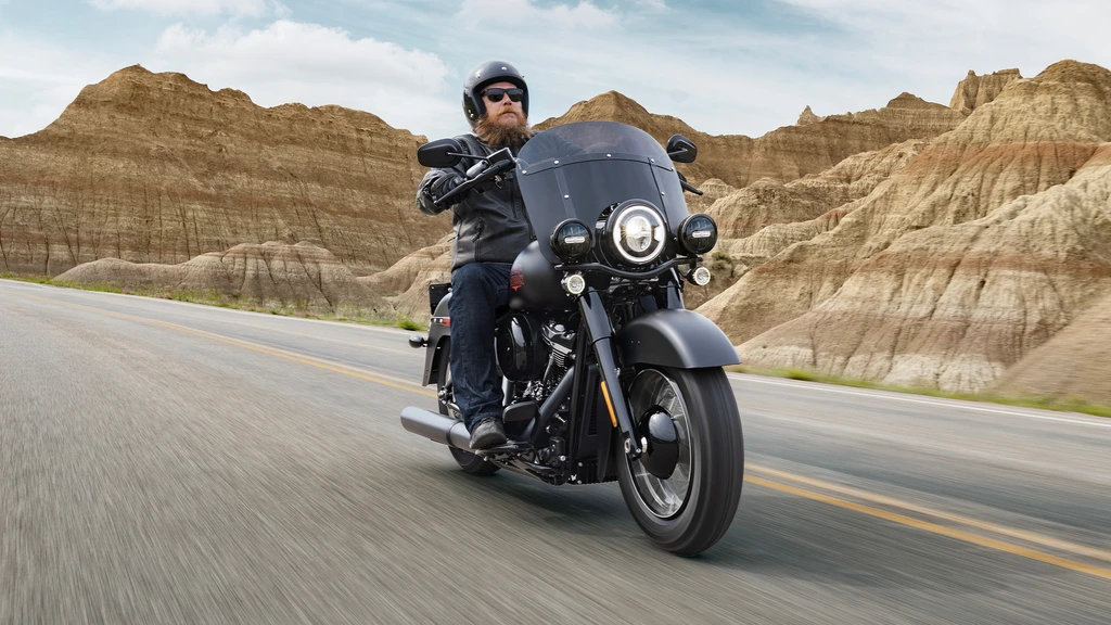 2026-harley-davidson-deadwood-2-throttlecraze.com