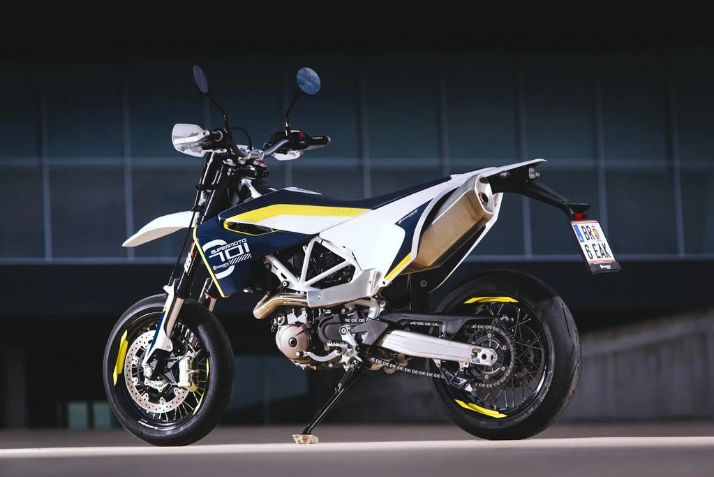 Husqvarna 701 Supermoto (2015 - 2016)