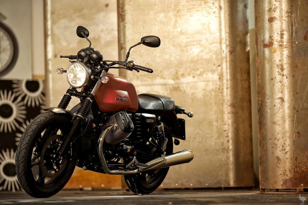 Moto Guzzi V7 II Stone (2015 - 2016)