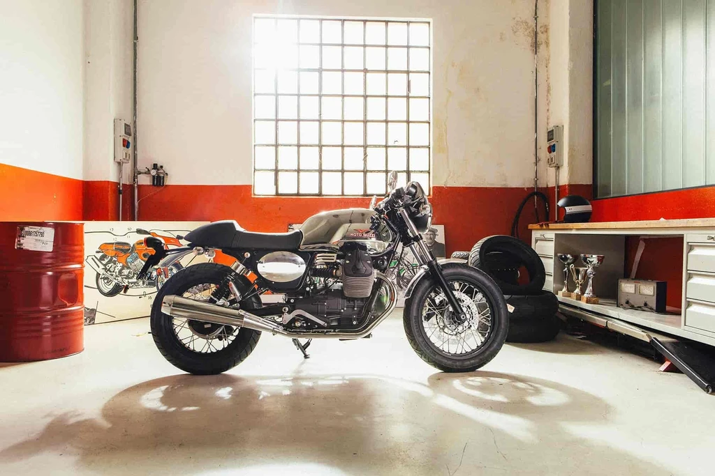 Moto Guzzi V7 Caf Racer Kit (2015)